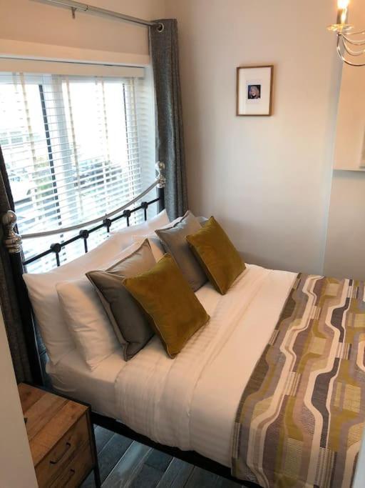 Mumbles - Modern Apartment With Panoramic Sea Views Oystermouth Exterior foto